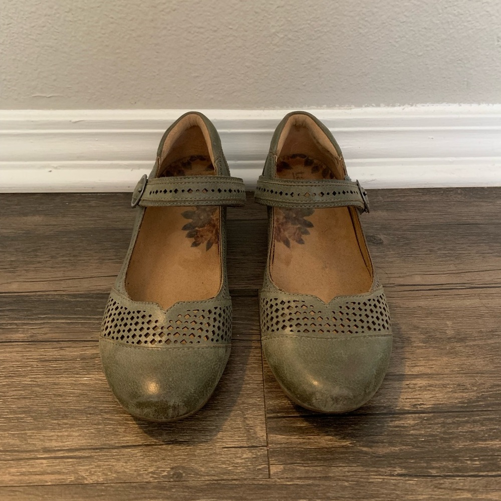 Taos Mary Jane Shoes in Olive Green